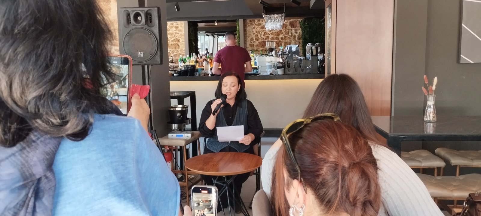 Η Αιμιλία Μπάζα μιλάει για το διήγημά της